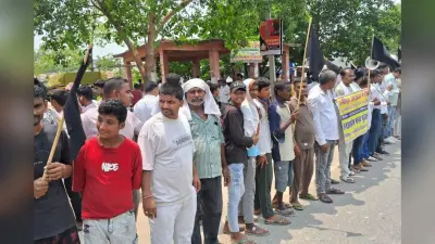 Sitamarhi News: न्यू रून्नीसैदपुर हॉल्ट को स्टेशन बनाने की मांग, चिलचिलाती धूप में व्यापारियों ने बनाई मानव श्रृंखला
